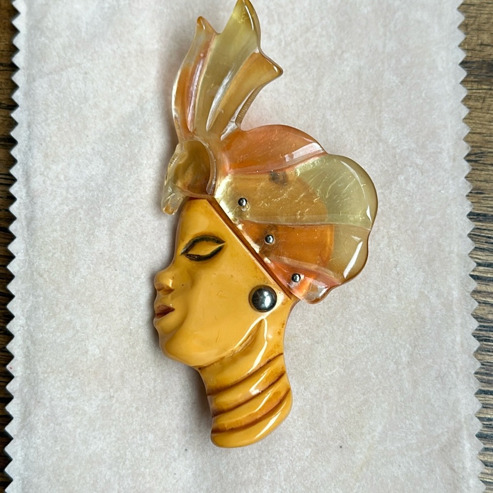 rare Vtg 30s-40s Bakelite & lucite African Face Pin Wearing Turban Large Brooch